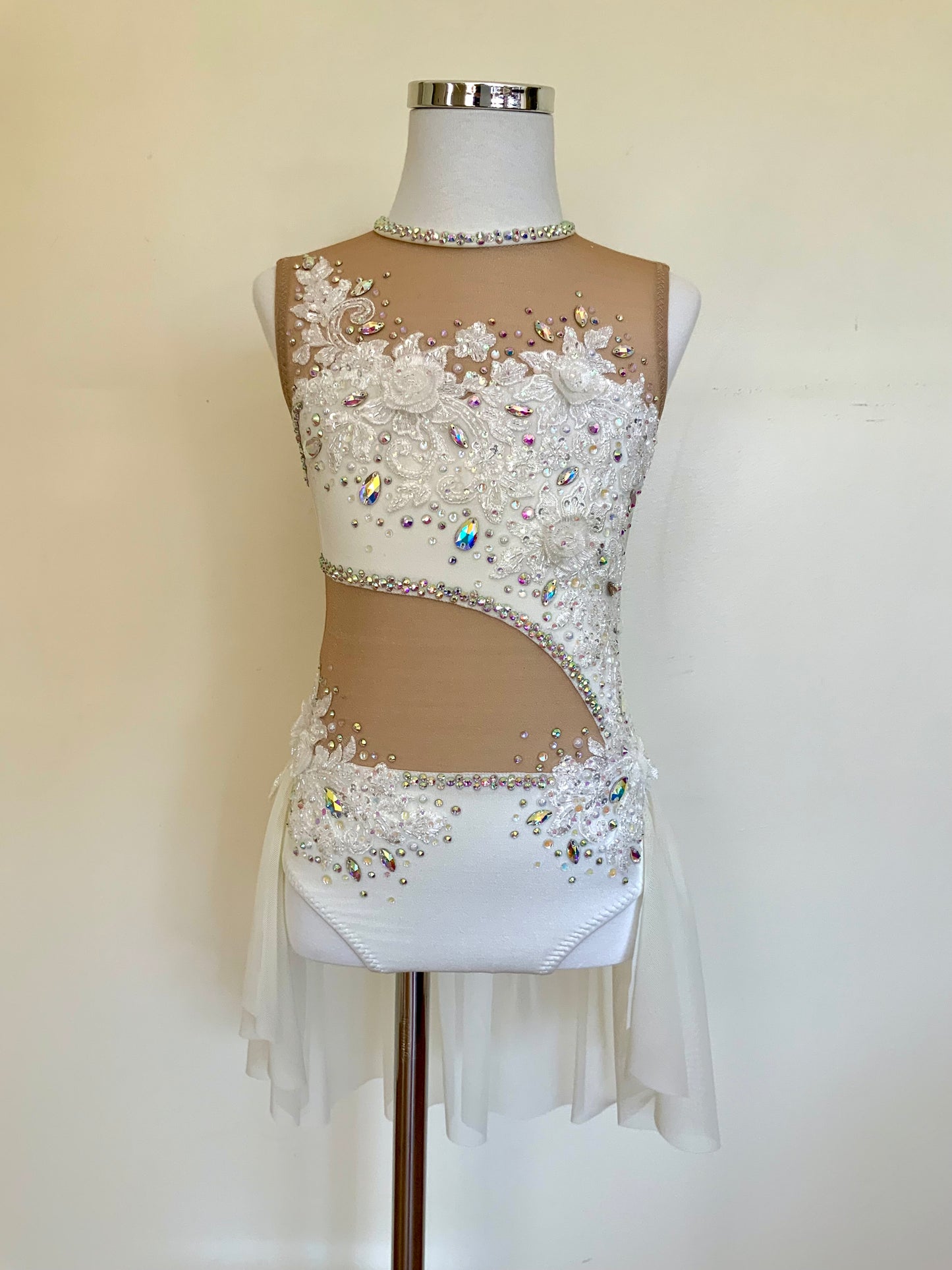 White Lyrical Size 6
