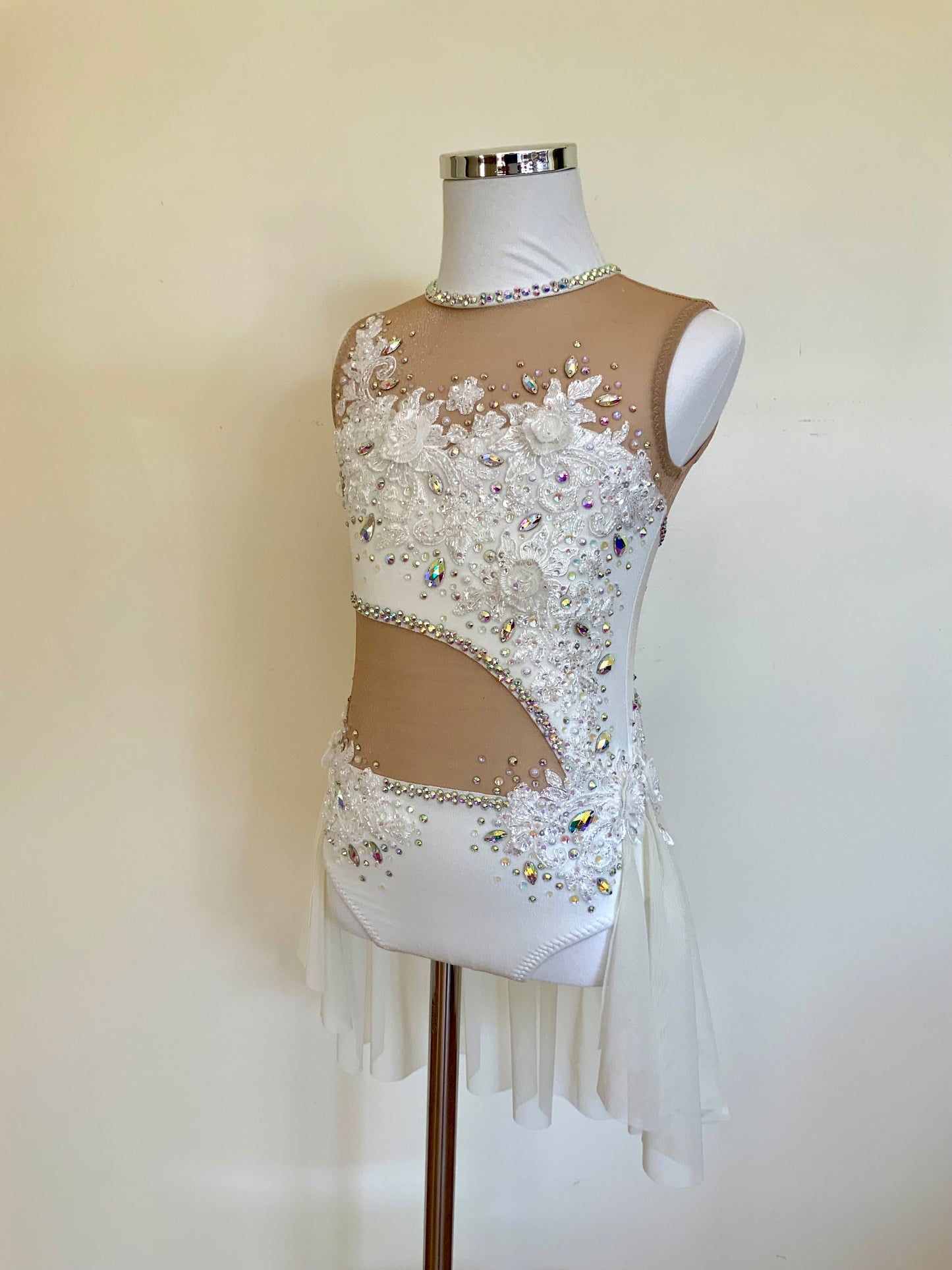 White Lyrical Size 6