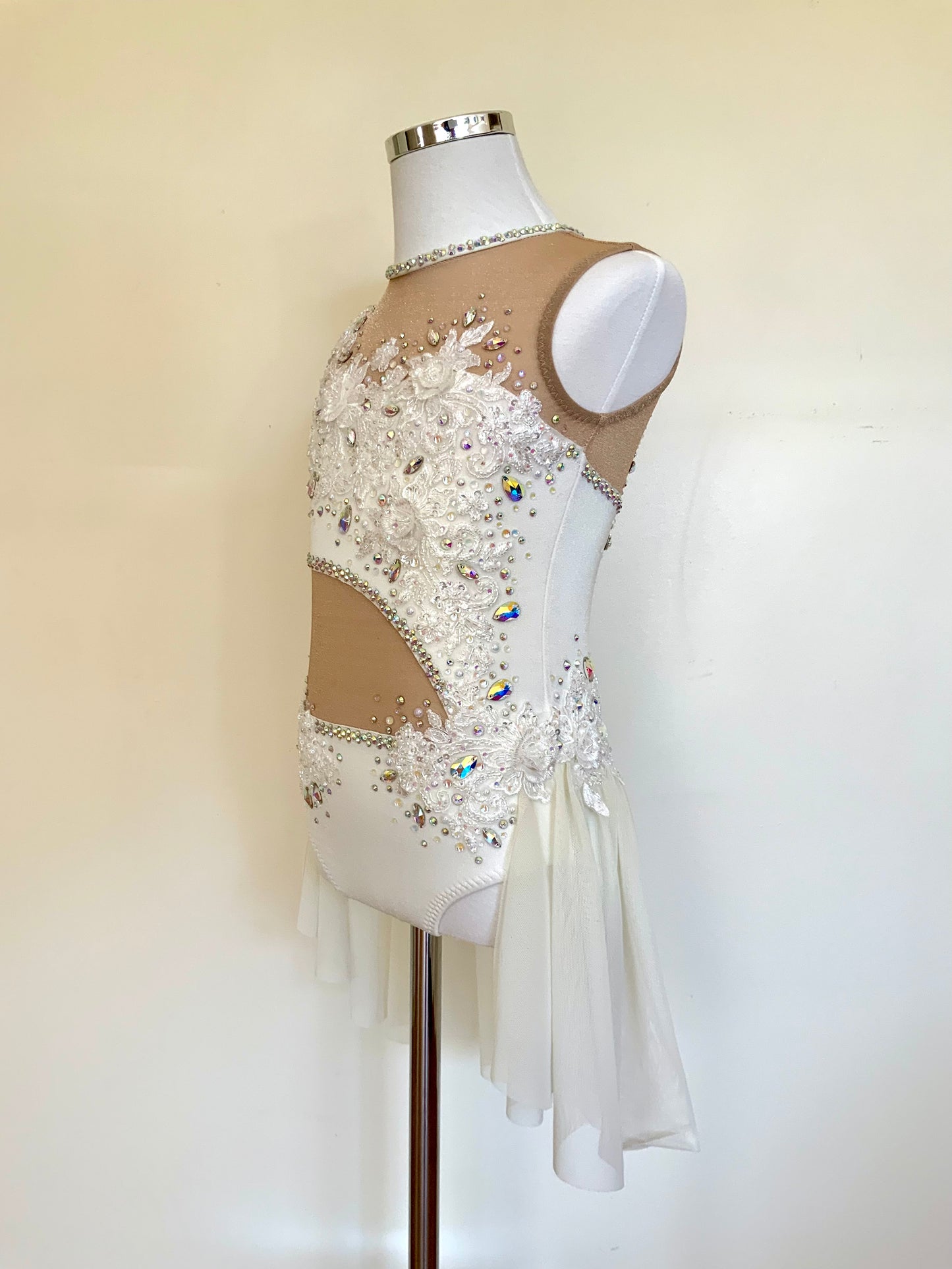 White Lyrical Size 6