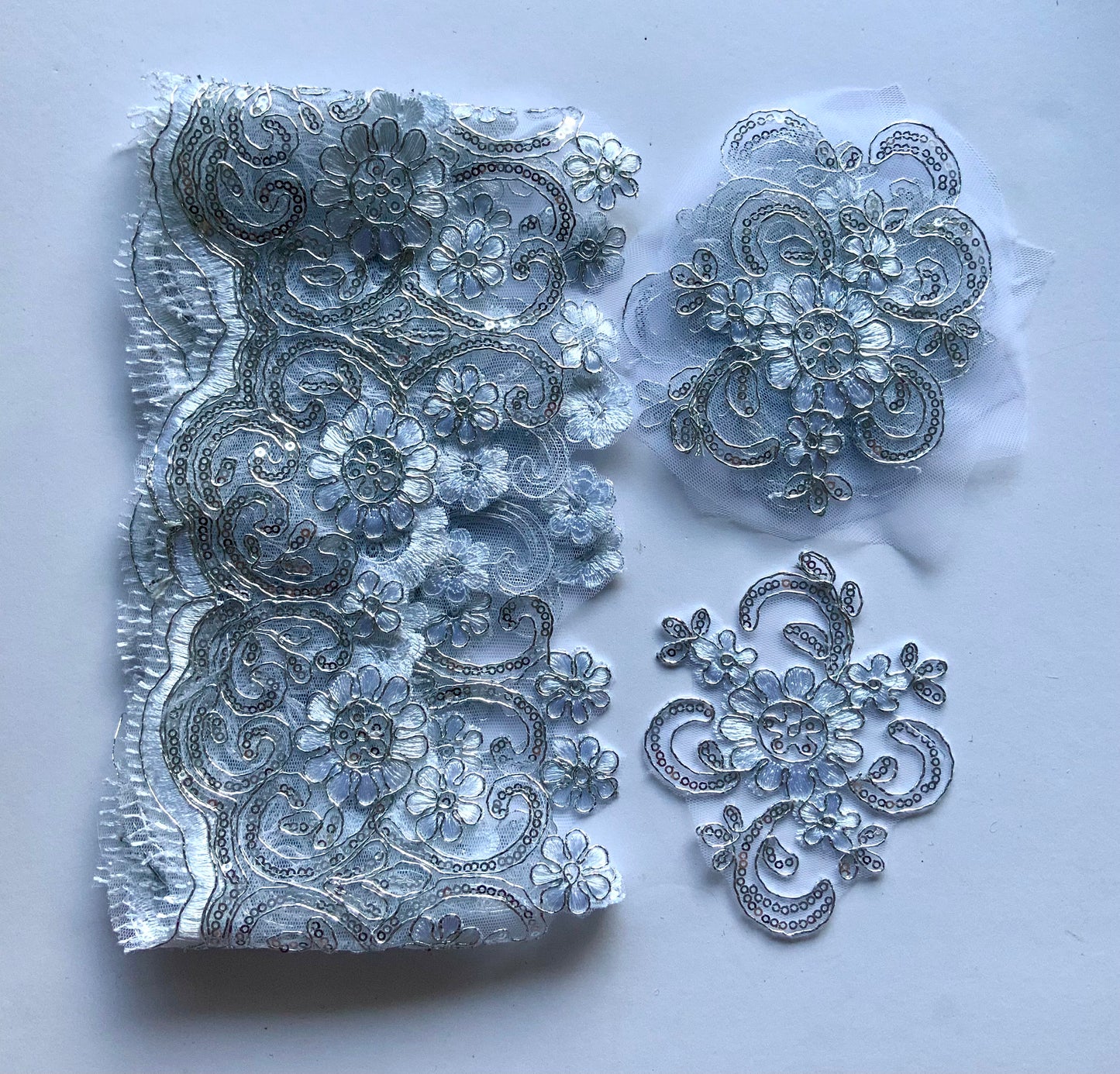 Lily Lace Border Trim- Silver and White
