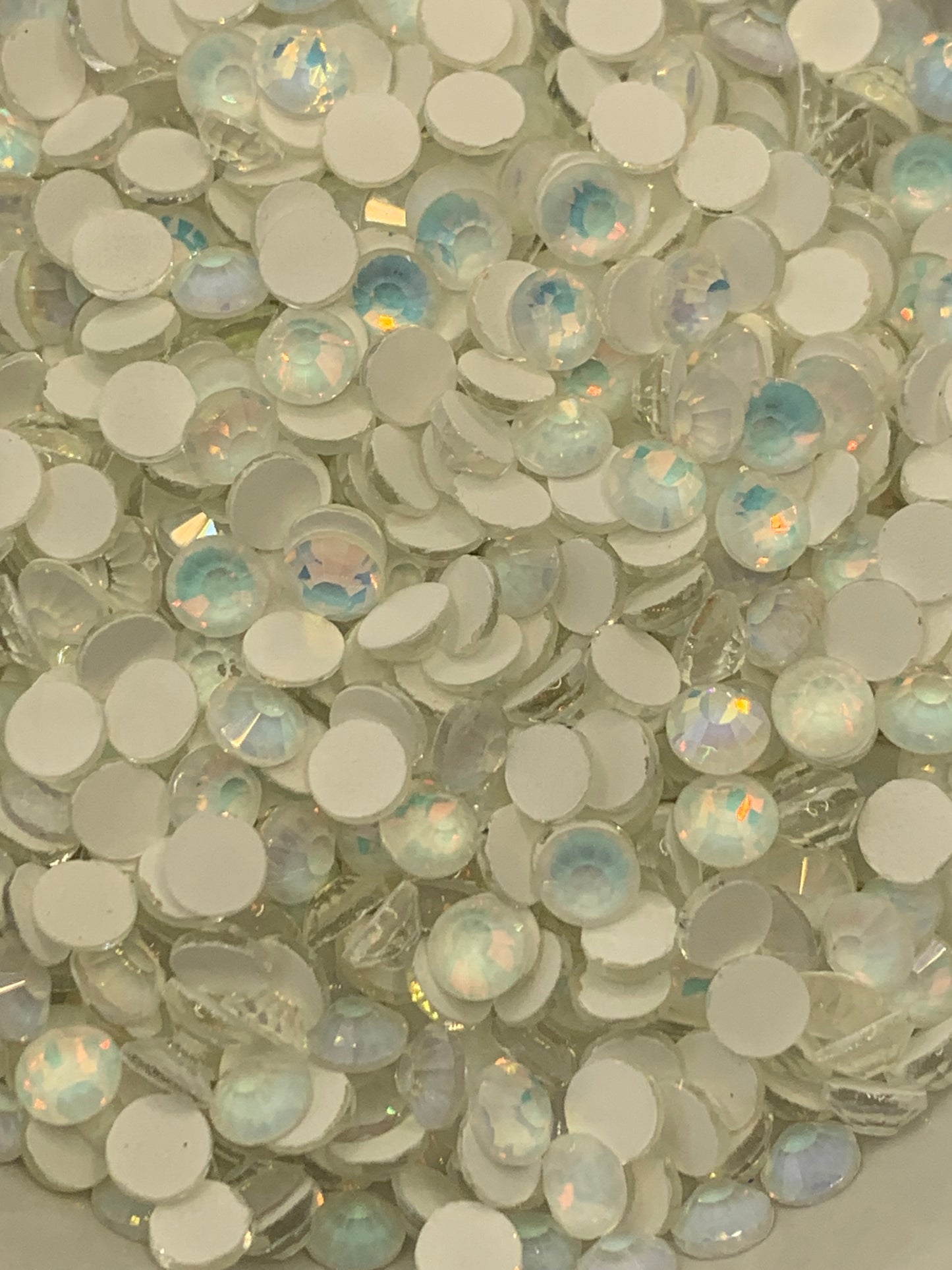 Mocha Opal White - MO1