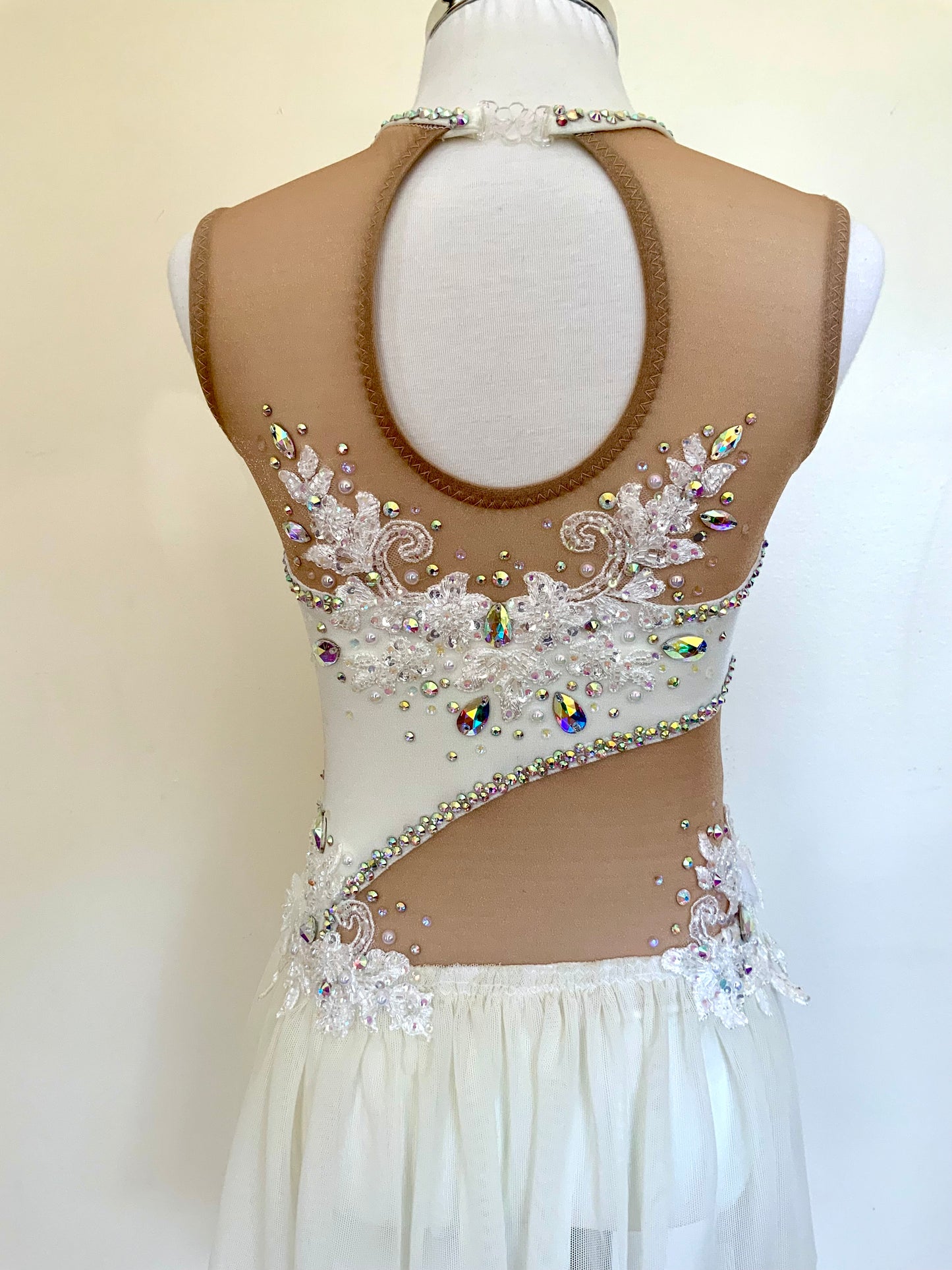 White Lyrical Size 6