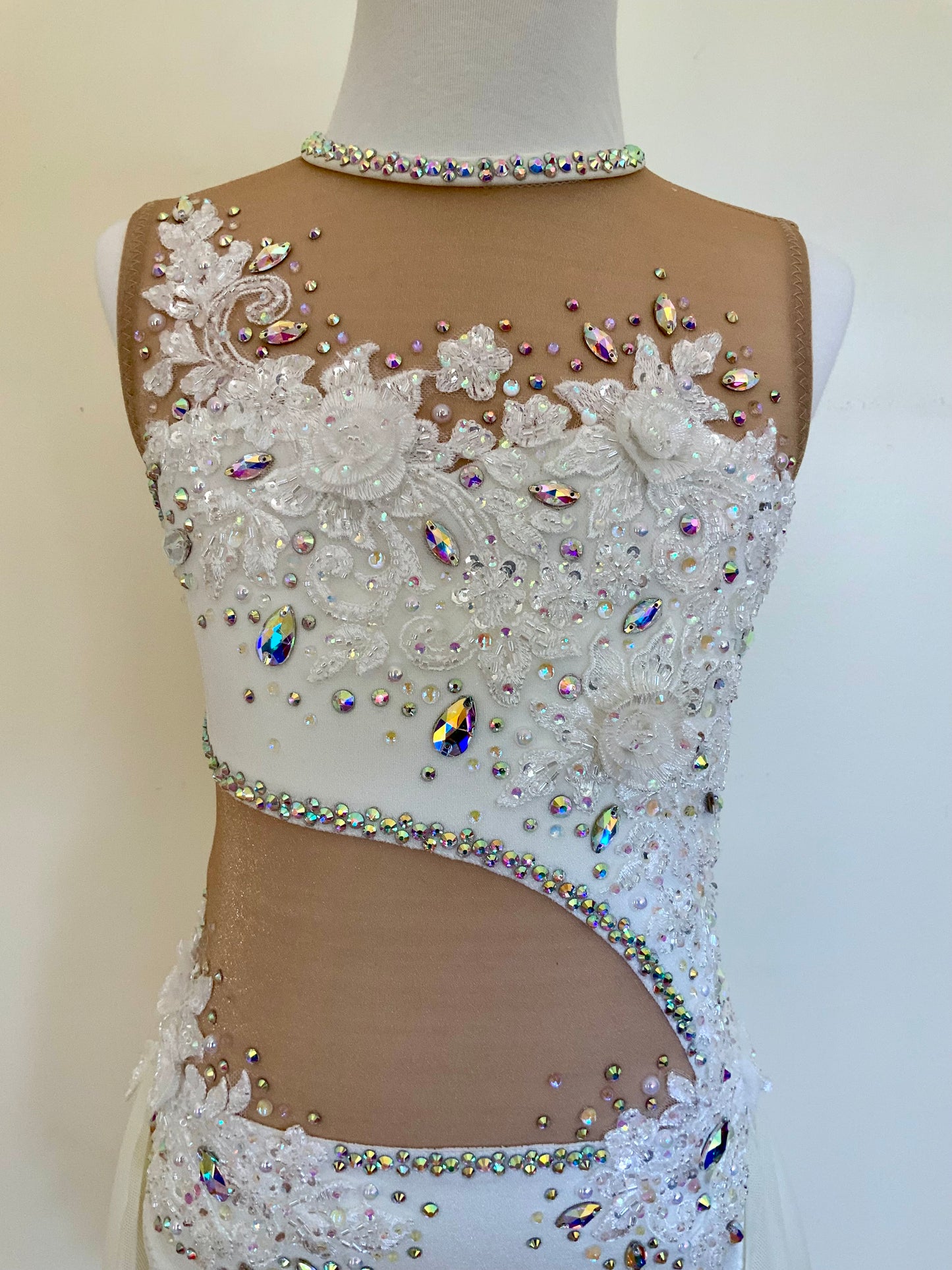 White Lyrical Size 6
