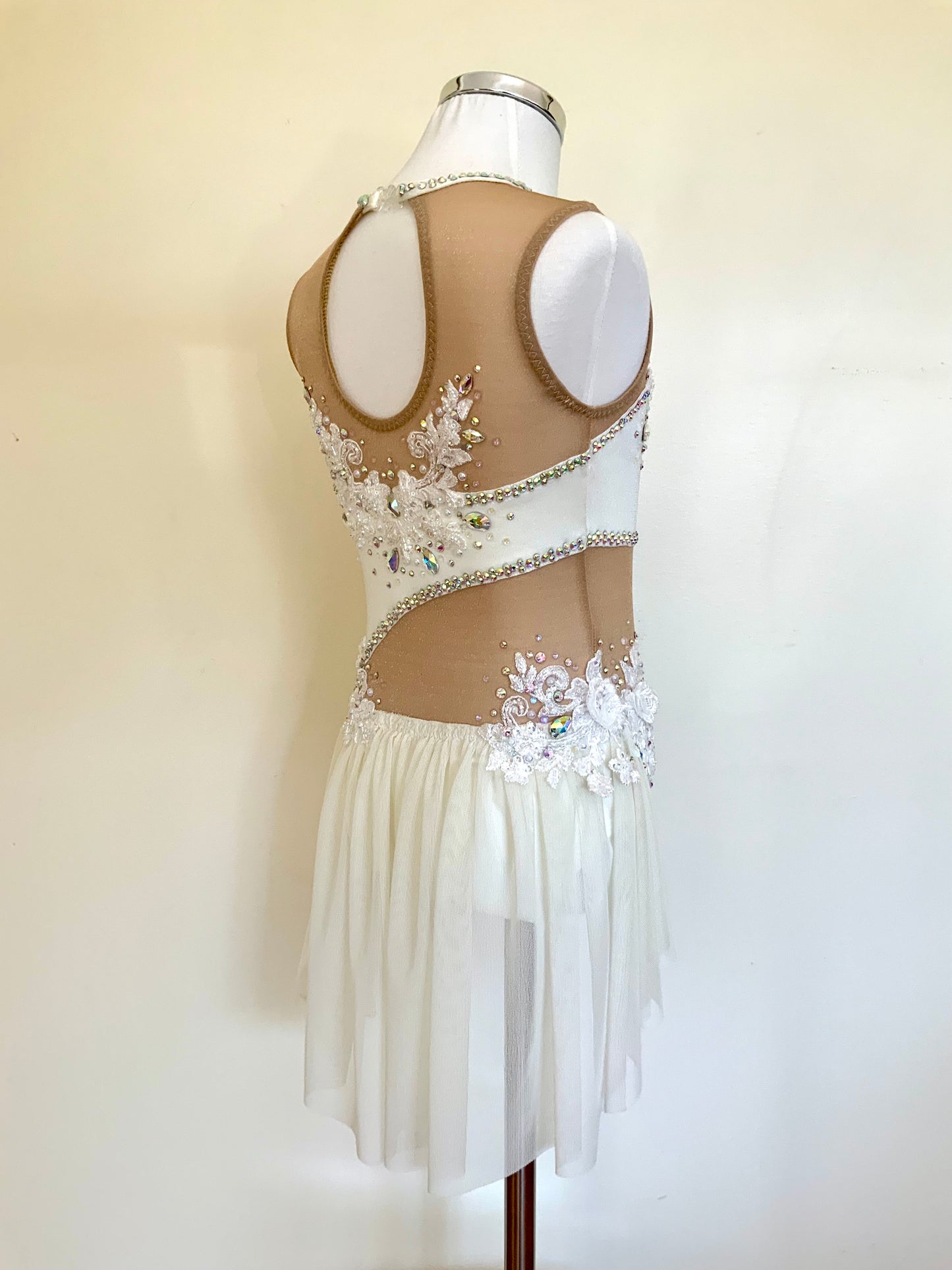 White Lyrical Size 6