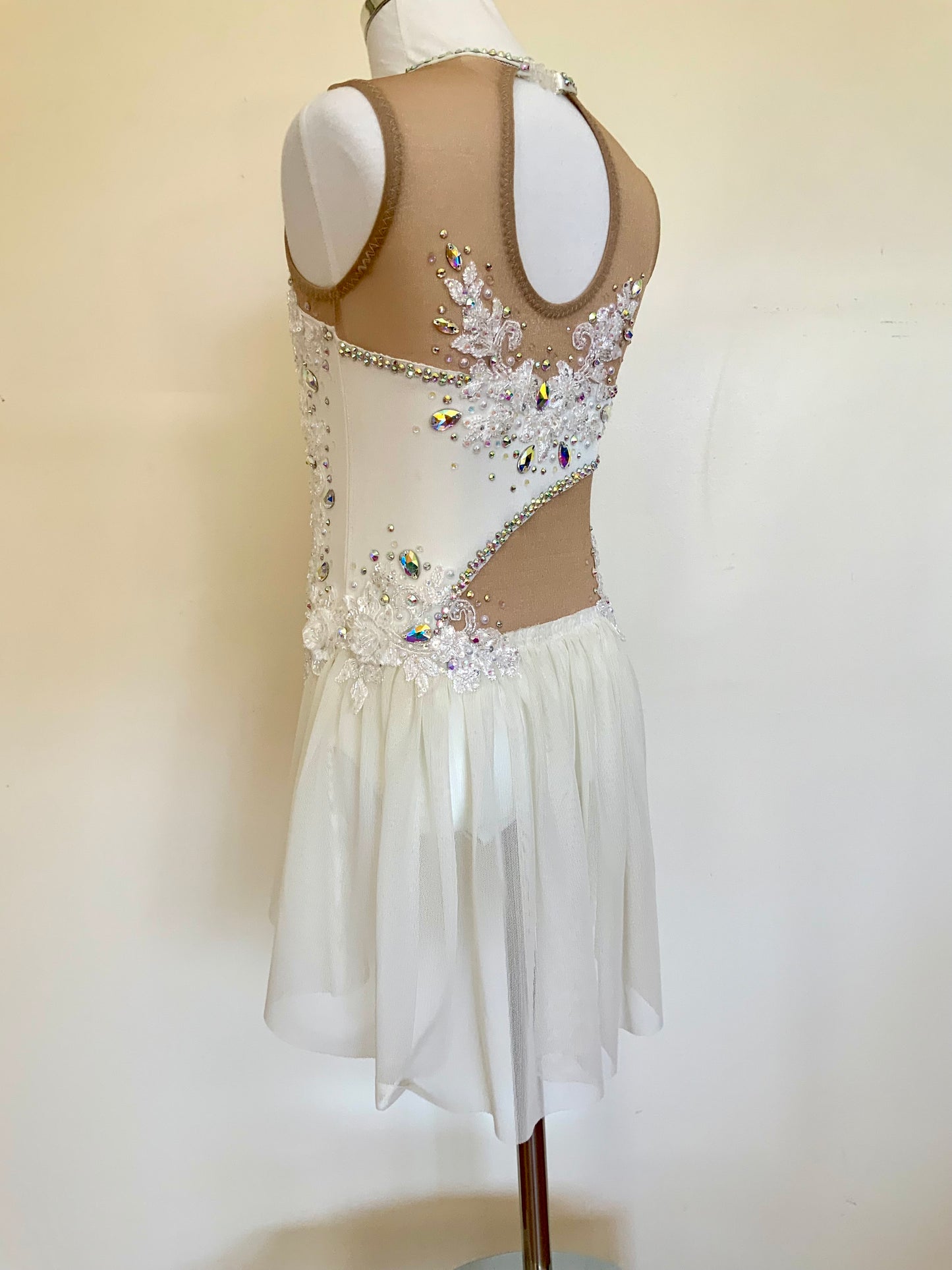 White Lyrical Size 6