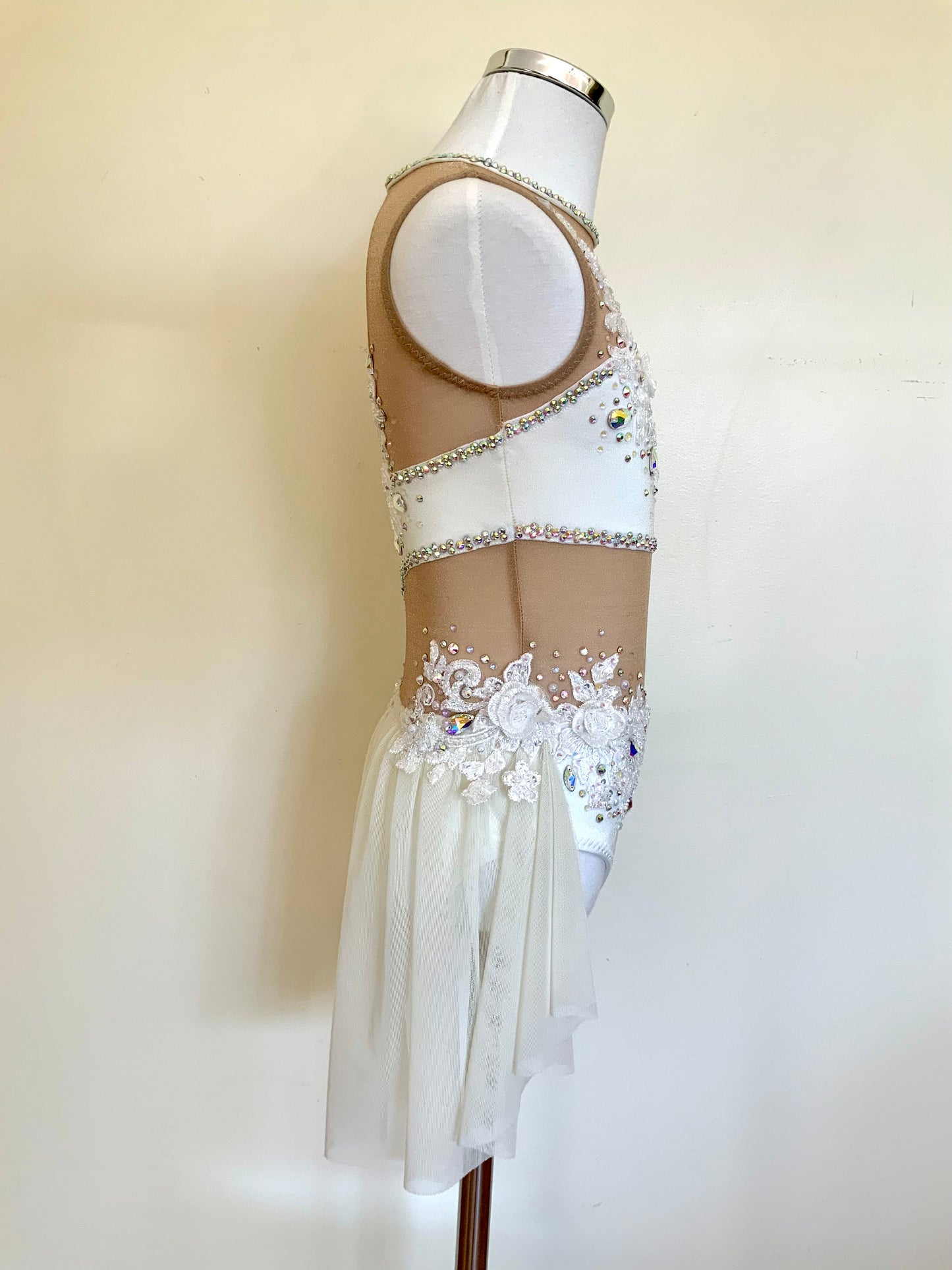 White Lyrical Size 6