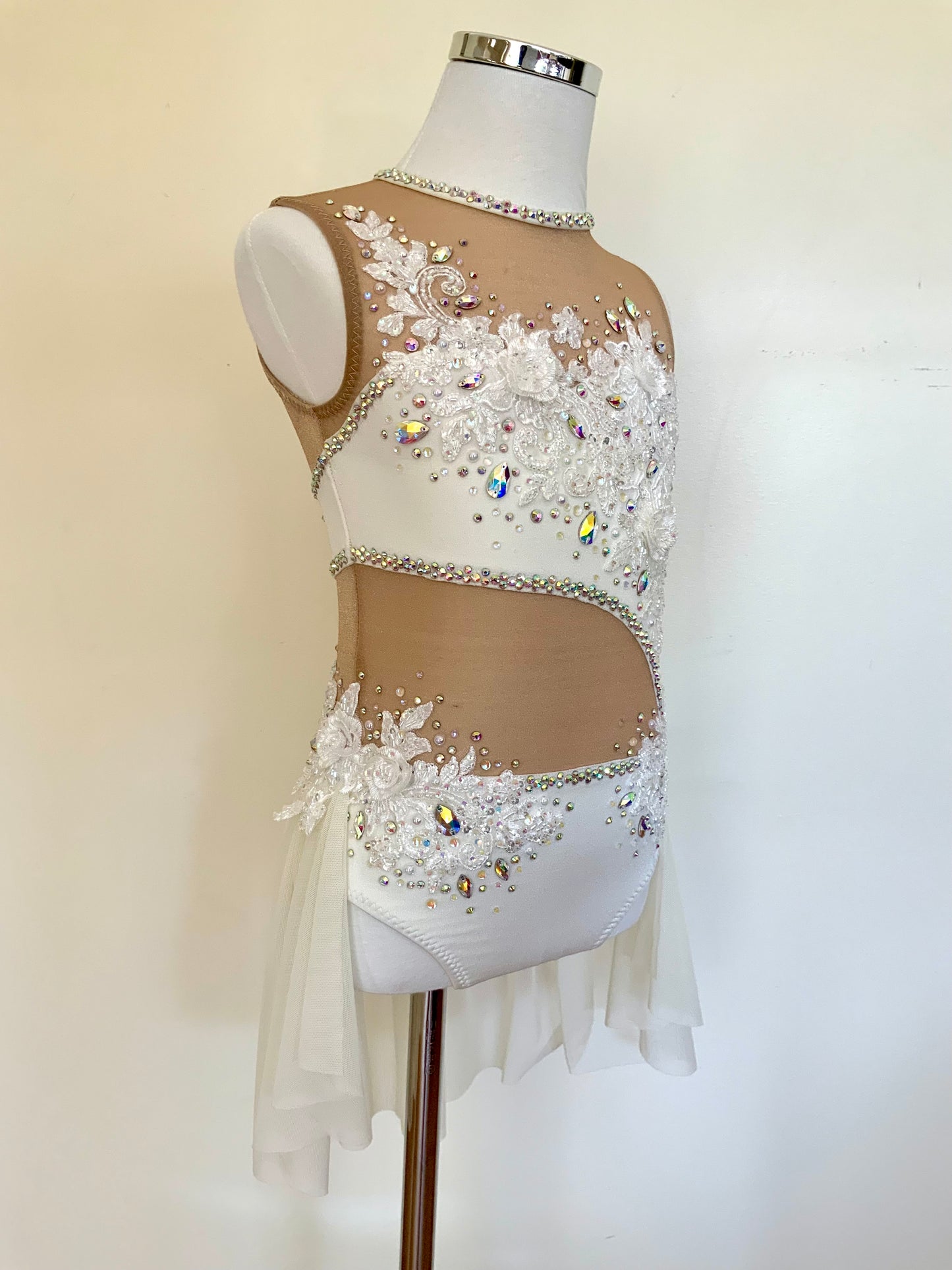 White Lyrical Size 6