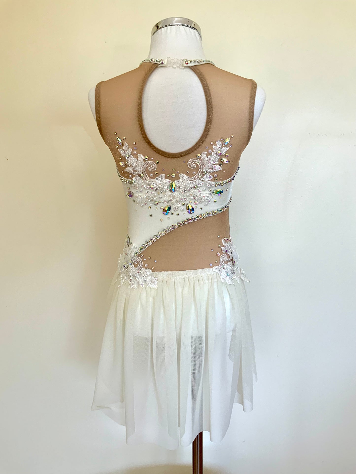 White Lyrical Size 6