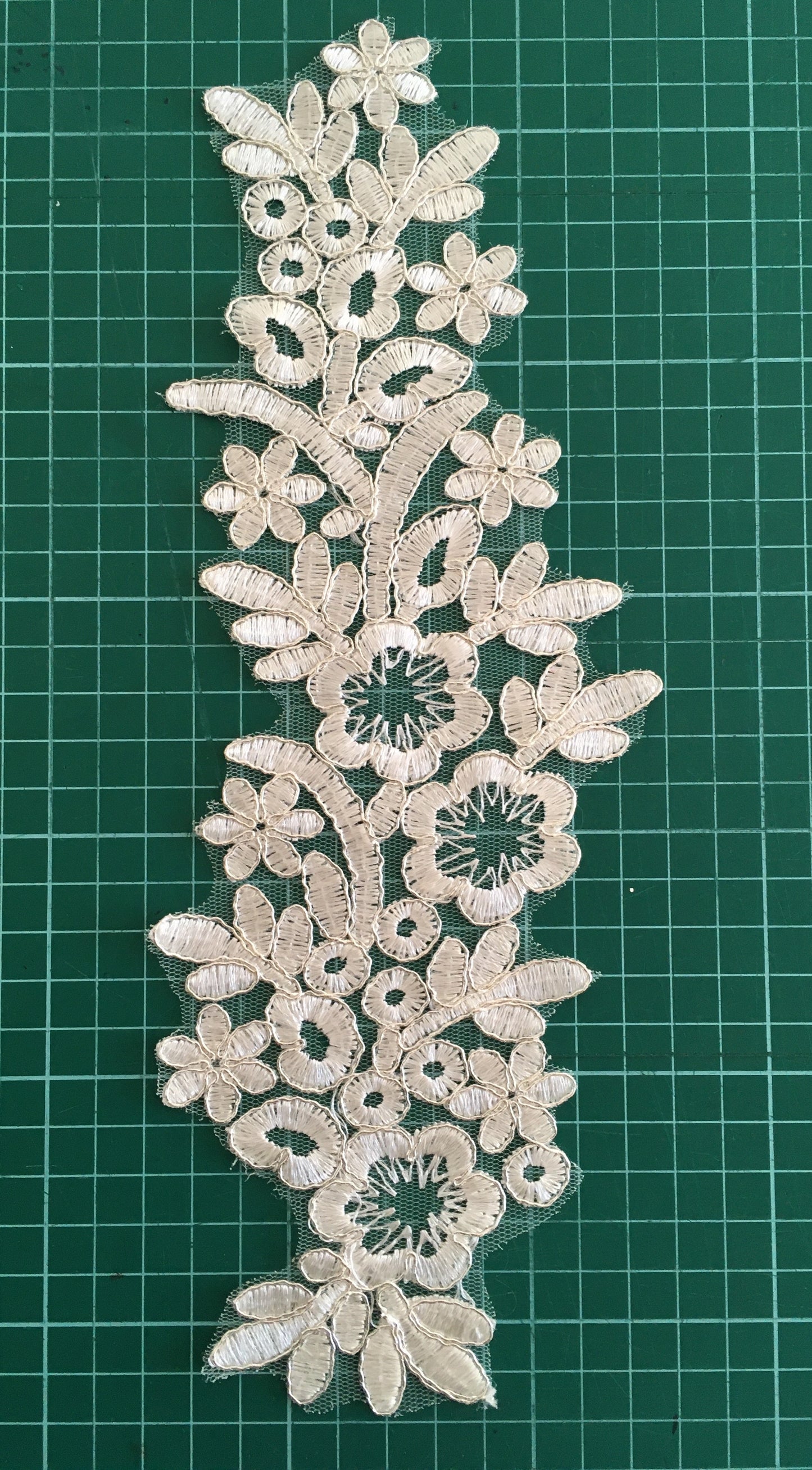 Cream Applique - LA#18