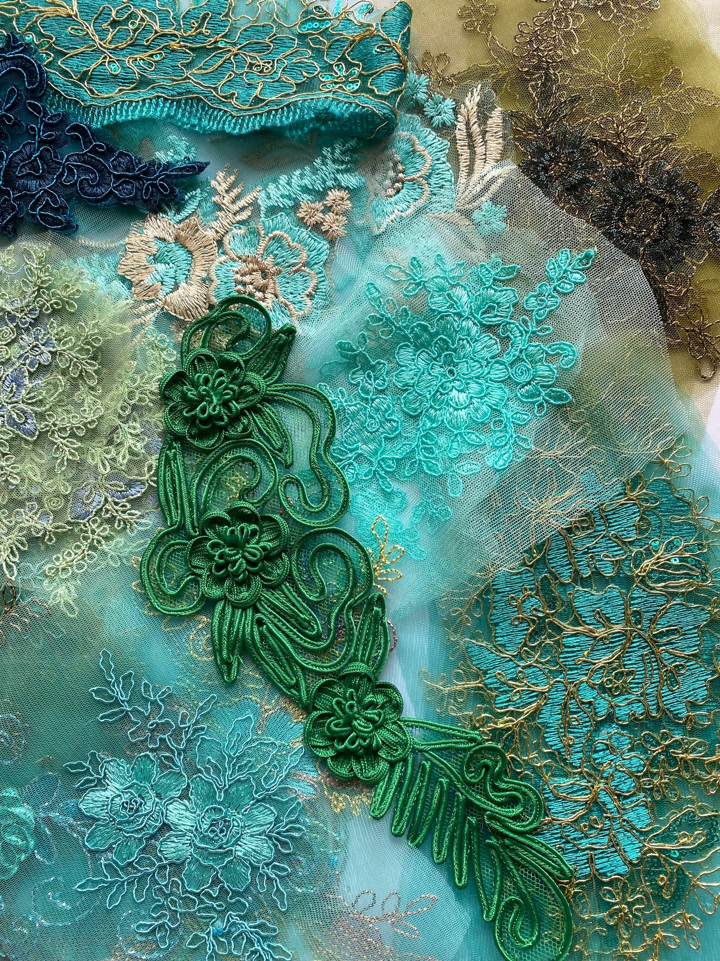 Lace Remnants -Dark Green Mix