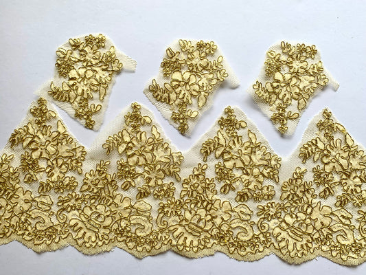 Goldie Lace Border