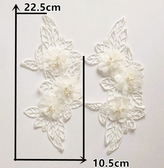 3D White Flowers with Pearls